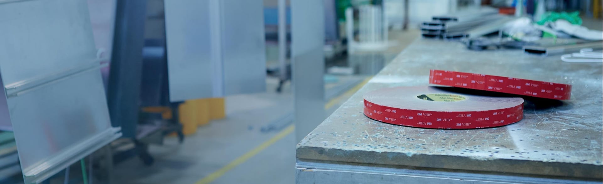 Jak usunąć taśmę dwustronną 3M bez uszkadzania powierzchni